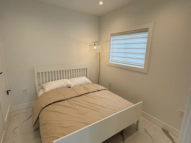3087 Royal Oak Ave — Photo 13