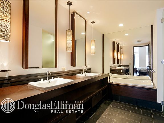 4th image of 40 Broad St APT 22E