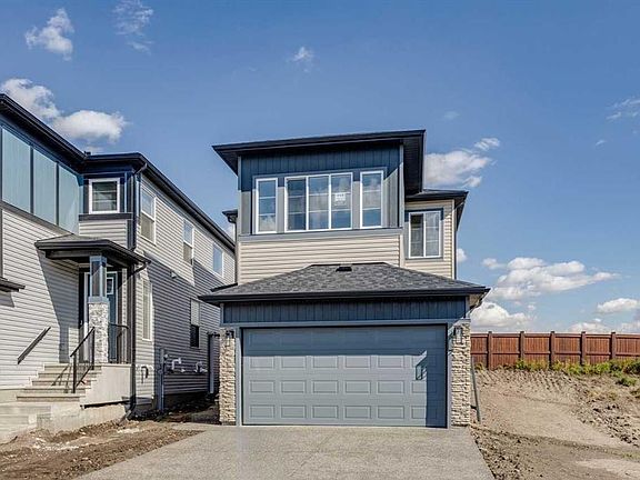 3rd image of 114 W Cornerbrook Cres NE