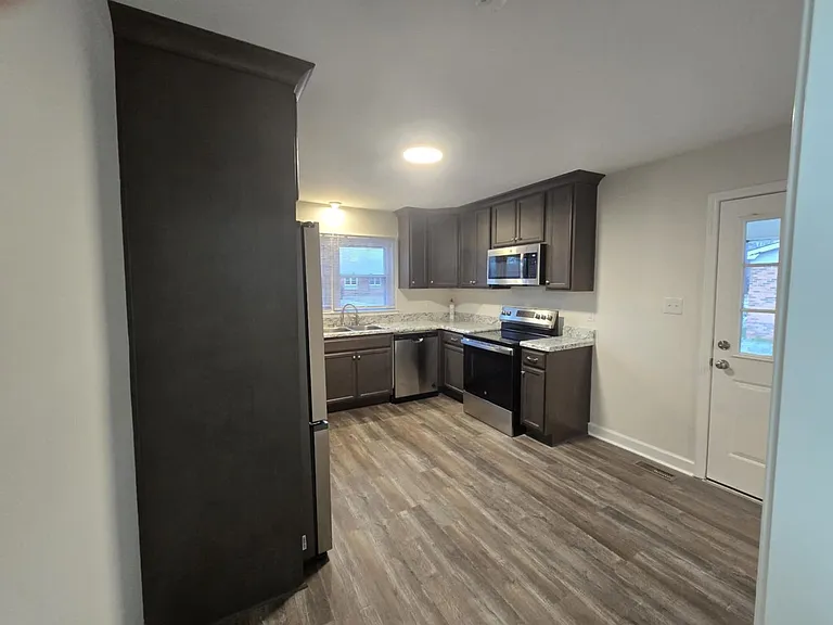 1443 Larkhall Dr — Photo 6