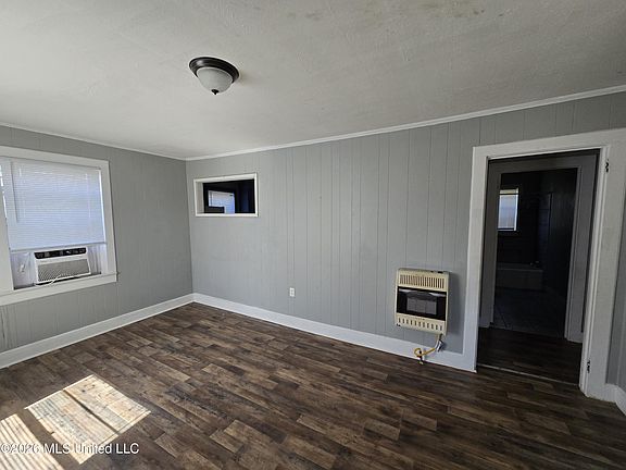 3rd image of 138 W Cherry Dr