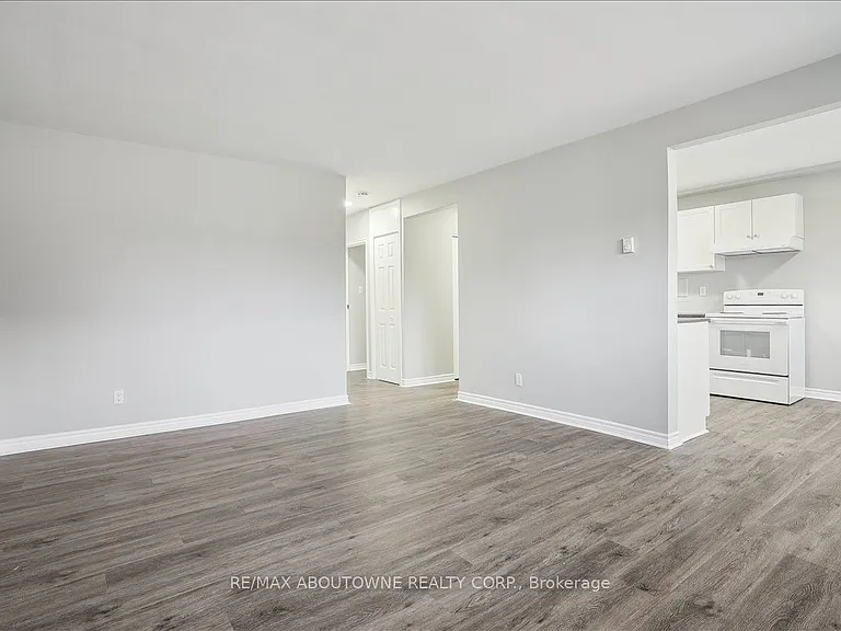 2354 Queensway Dr #2 — Photo 7