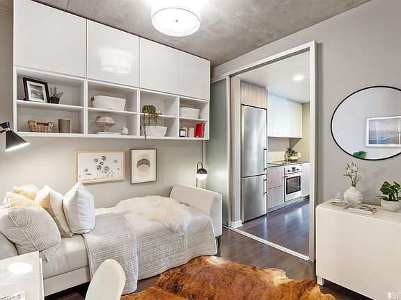 5th image of 45 Bartlett St Unit 303