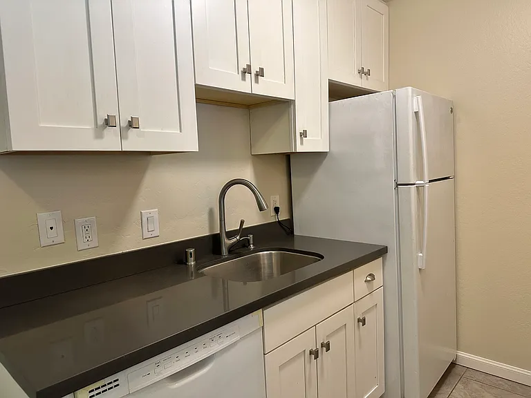 410 Boardwalk Ave #3 — Photo 8
