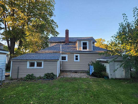 2nd image of 130 E Sycamore St