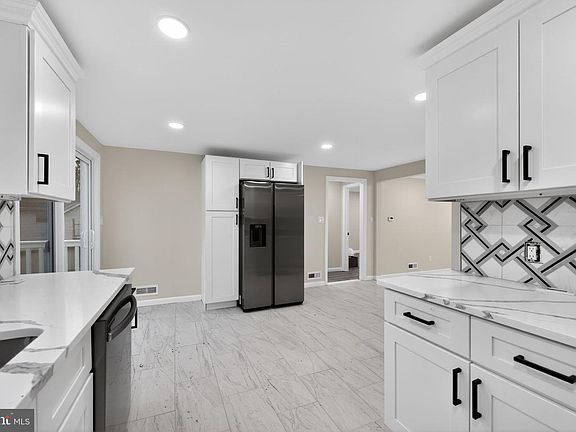 3rd image of 823 New Jersey Ave