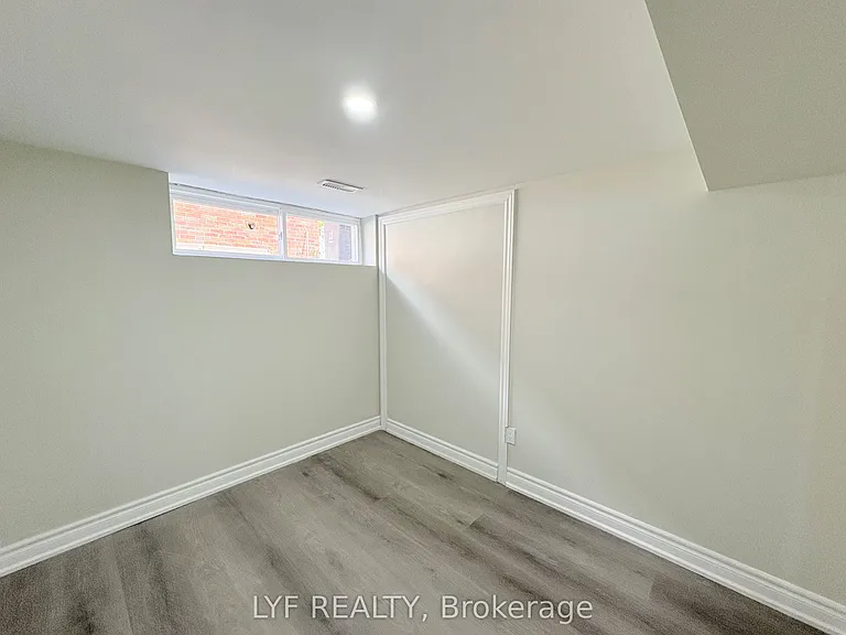 22 Ivordale Cres #BASEMENT — Photo 18