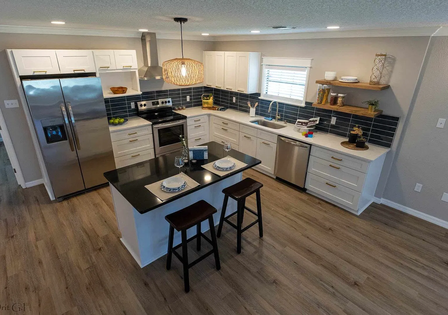 Your Dream Home Awaits: Modern 2-Bed, 2-Bath Residence with Ample Outdoor Storage for Boat, RV, a... — Photo 4