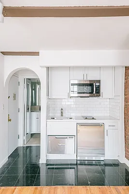 Rented by Sky Management | media 17