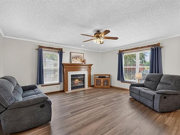 3rd image of 103 S Paul Dr
