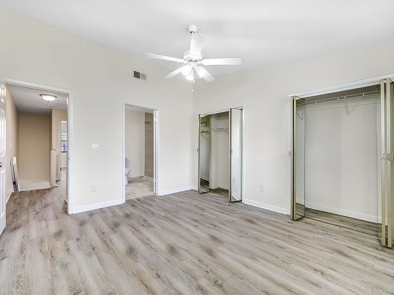 6119 Memorial Hwy — Photo 54