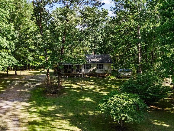 2nd image of 804 Buggy Ln