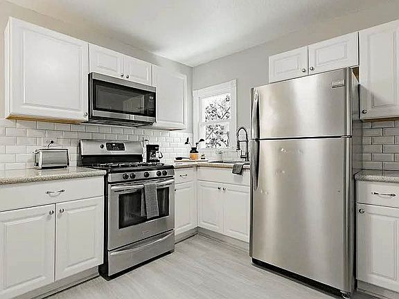 2nd image of 1541 Charles Ave Unit 2