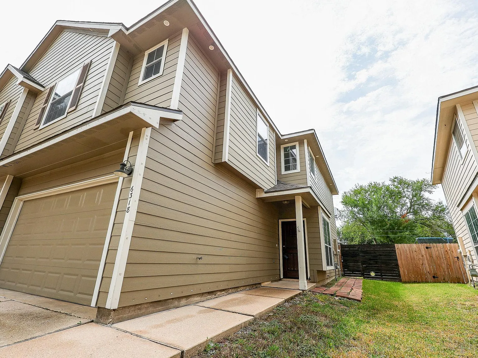 3 bed, 2.5 bath, 1609 sqft, $1,900 — Photo 2