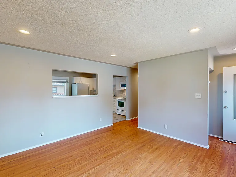 2528 Southwood Dr SE — Photo 5