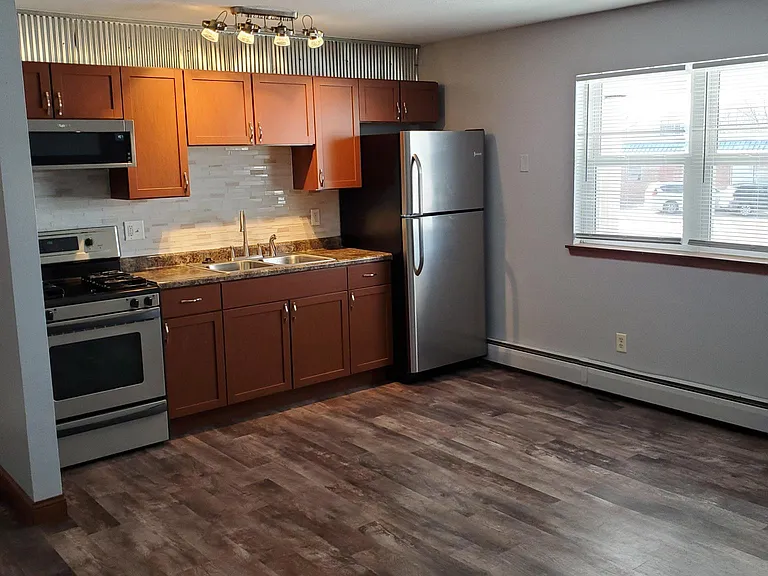 300 2nd St NE #9 — Photo 2