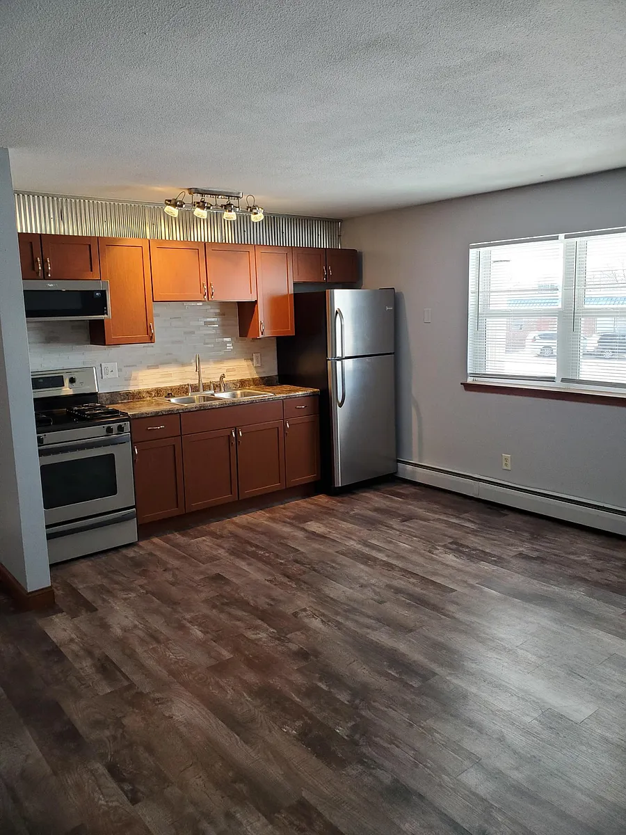 Building Photo - 300 2nd St NE #9