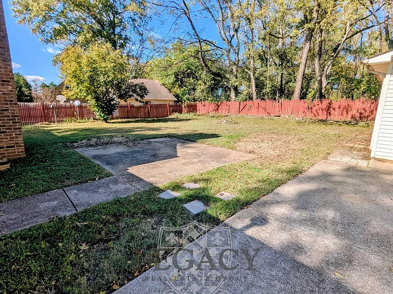 502 Irongate Blvd — Photo 4