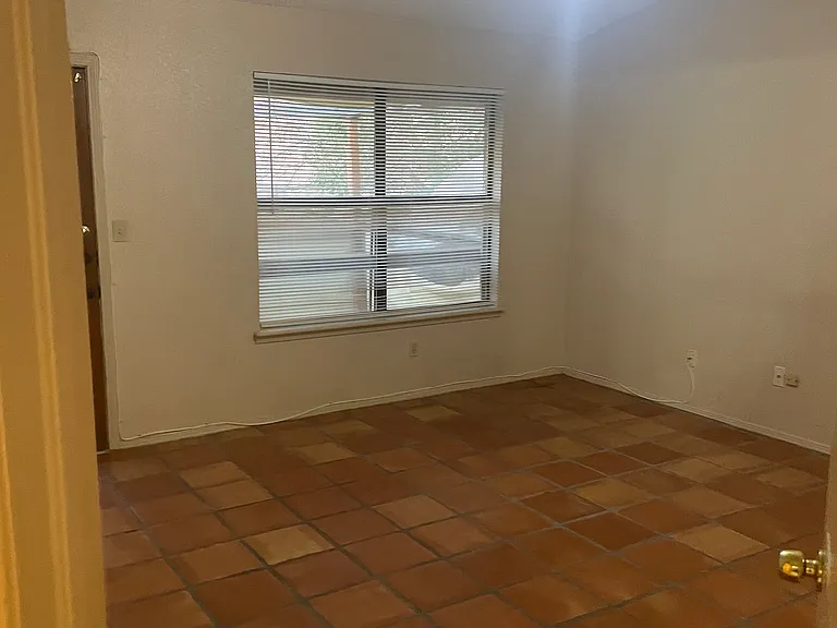 5757 Lawndale Dr #B — Photo 11