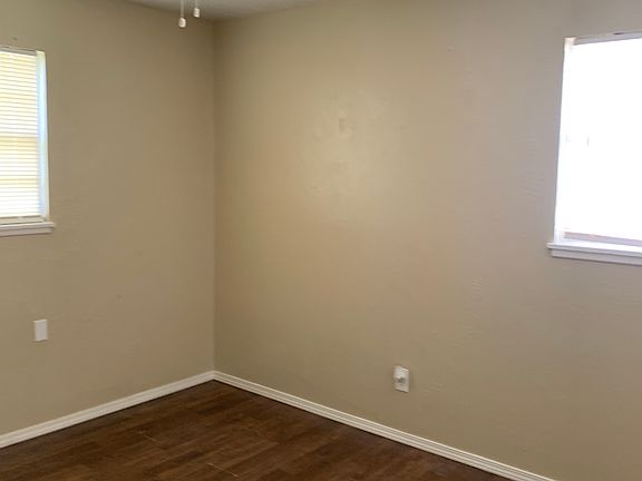 4th image of 3813 NE 26th Ave