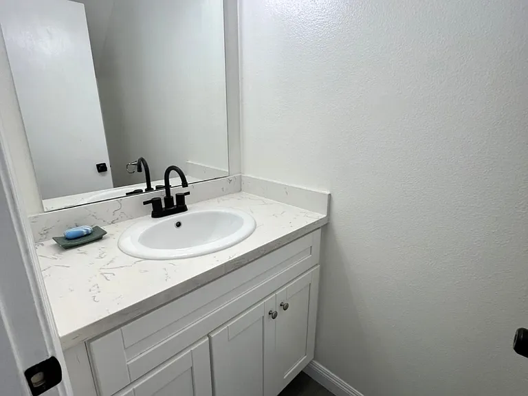1106 Cleghorn Dr #D — Photo 8