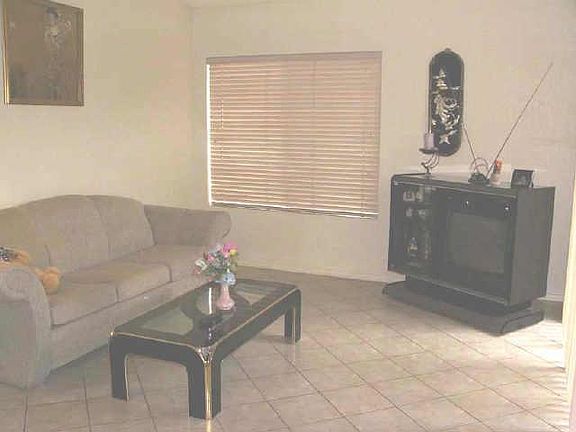 5th image of 1905 E UNIVERSITY Drive #204