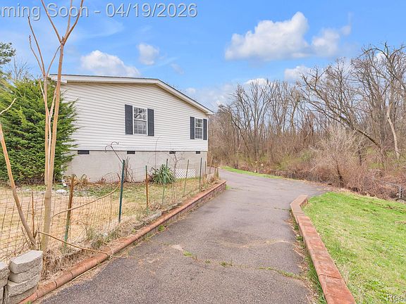5th image of 36085 Wick Rd