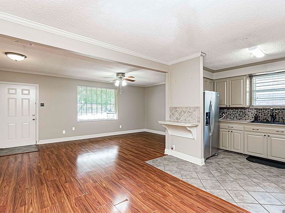 5th image of 58320 Robertson St