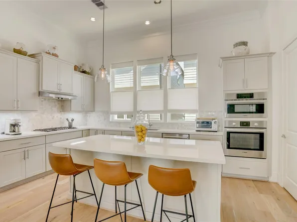 3317 W 11th St, Houston, TX 77008