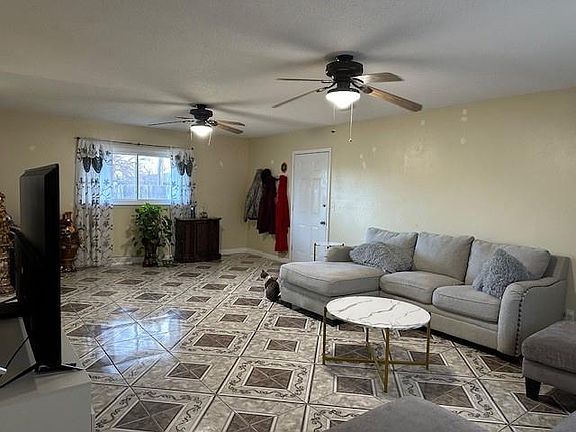 3rd image of 1109 N Prospect Ave
