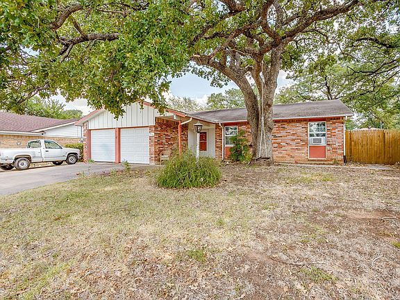 2nd image of 915 Cherry Laurel Ln