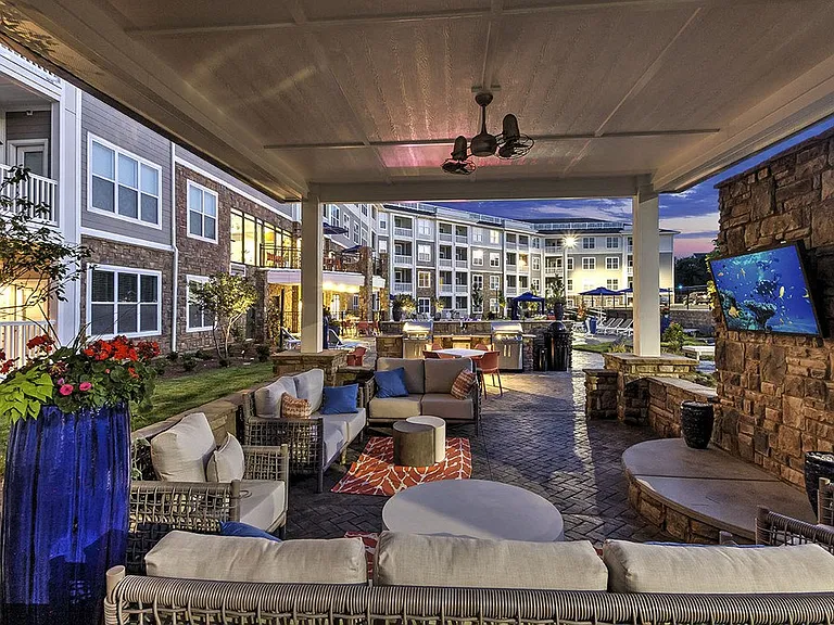 Residence at Tailrace Marina — Photo 7