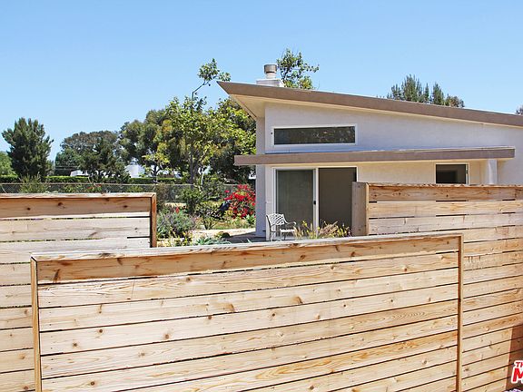 4th image of 7118 Dume Dr