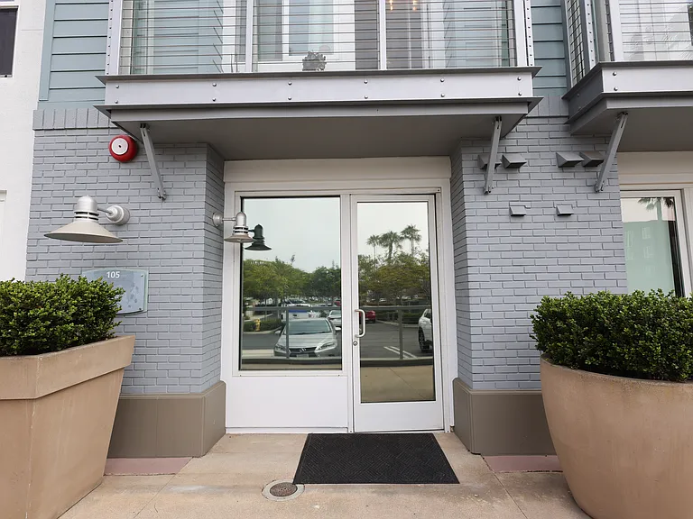 1901 Victoria Ave #105 — Photo 3