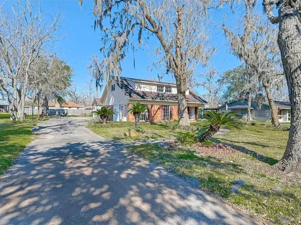 444 Southern Oaks Dr, Lake Jackson, TX 77566