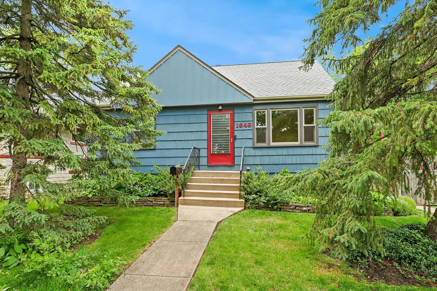 1646 Oakwood Ave photo 1