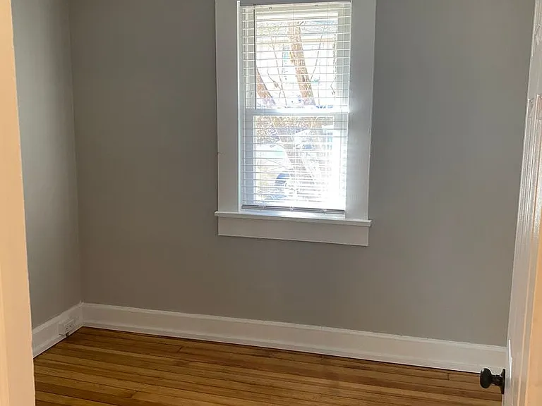 1325 N Kinser Pike — Photo 15