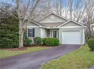 314 Creeks End Cir, Mills River, NC 28759