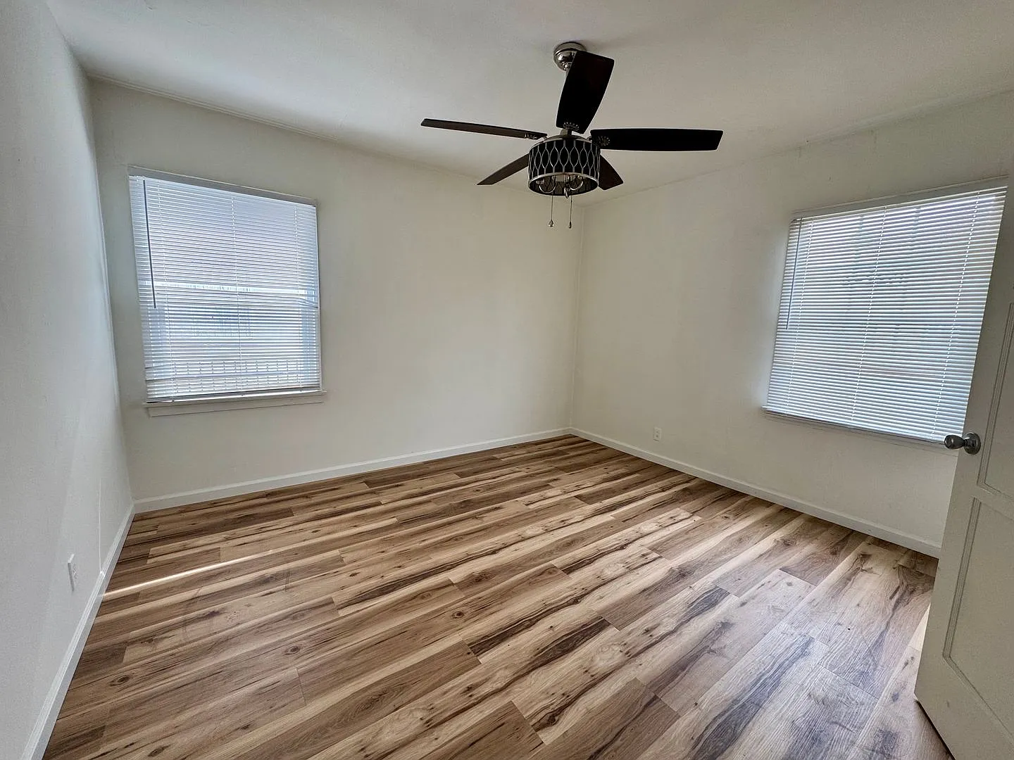 Bronson Ave 1624 — Photo 4