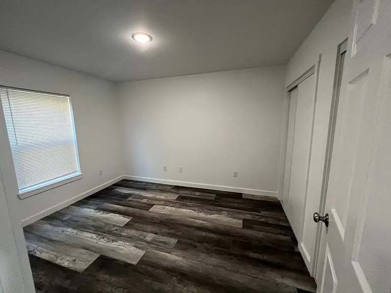 583 N Main St — Photo 11