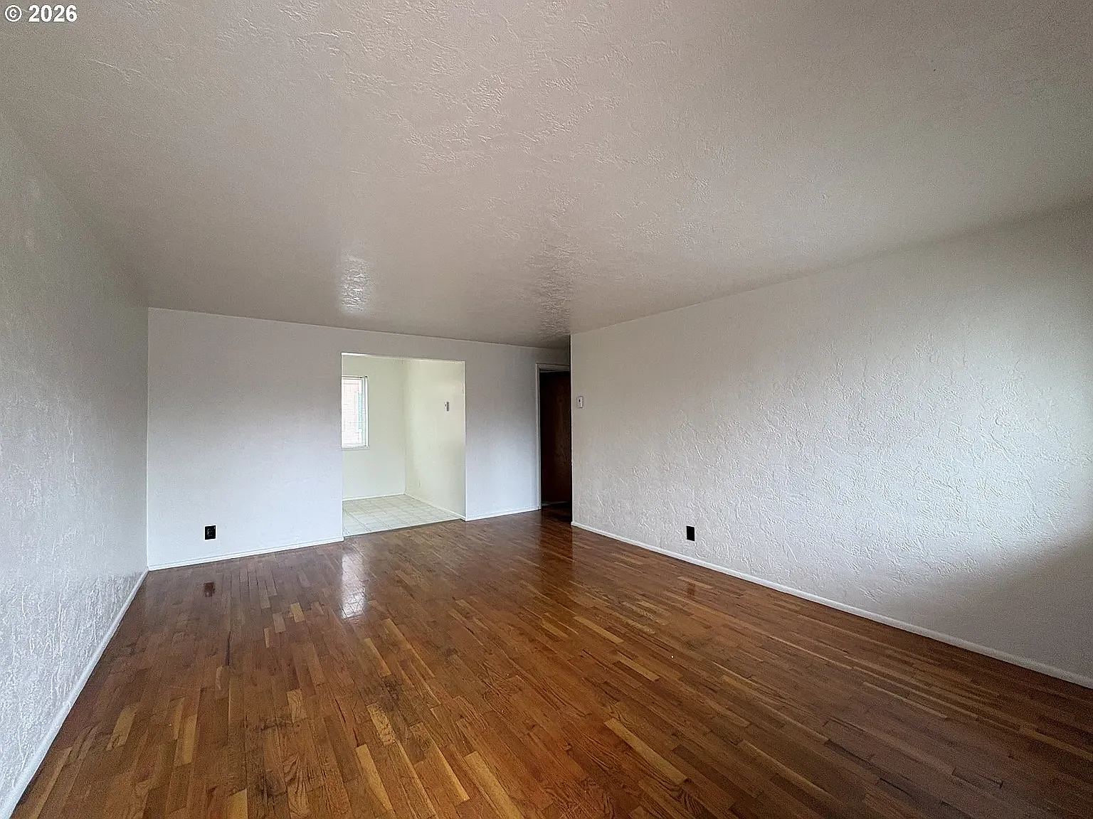 2 bed, 824 sqft, $1,500 — Photo 2
