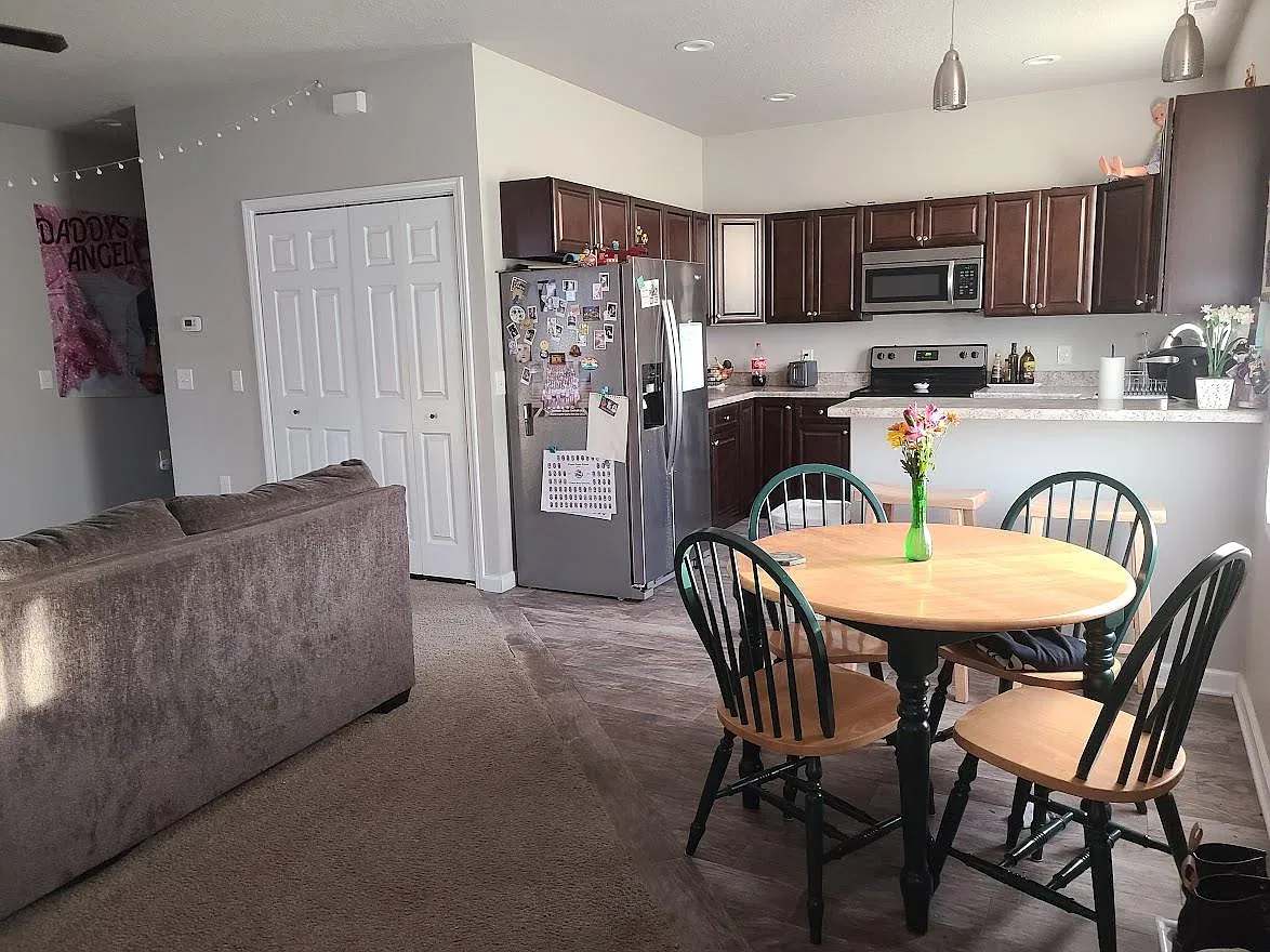 4 bed, $1,200 — Photo 2