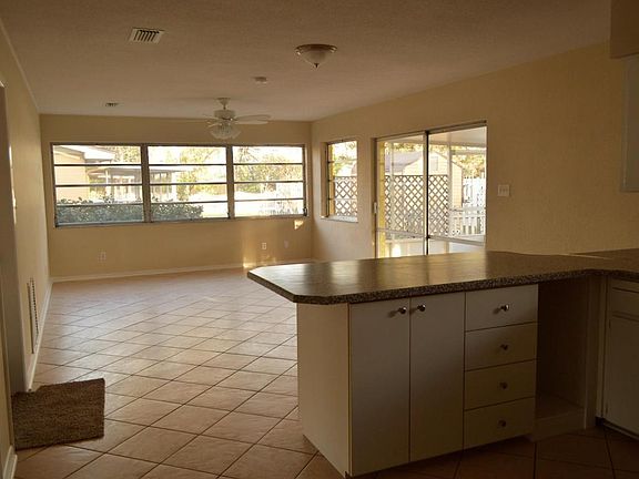 3rd image of 6 Swan Ave