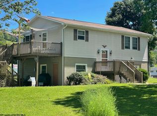 52 Grove St, Buckhannon, WV 26201