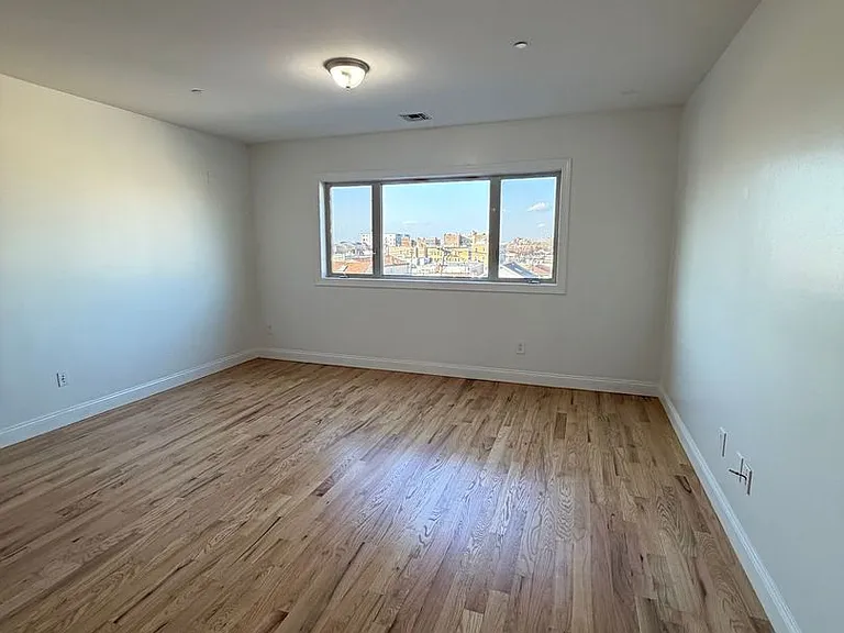 68 West Utopia — Photo 20