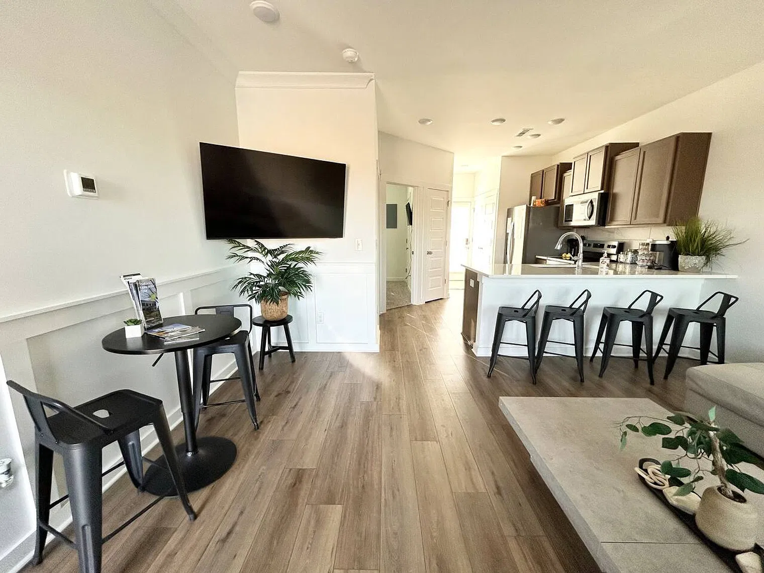 3 bed, 3.0 bath, $3,373 — Photo 4