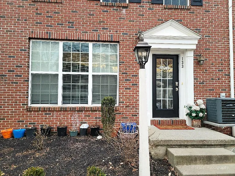133 Summer Ln — Photo 1