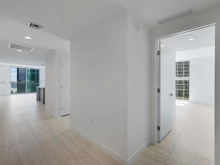 77 SE 5th St #Penthouse 01 — Photo 4