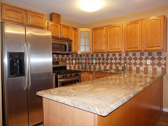 4th image of 1405 Shore Pkwy #2