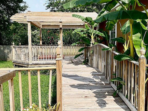 Bridge to second deck 